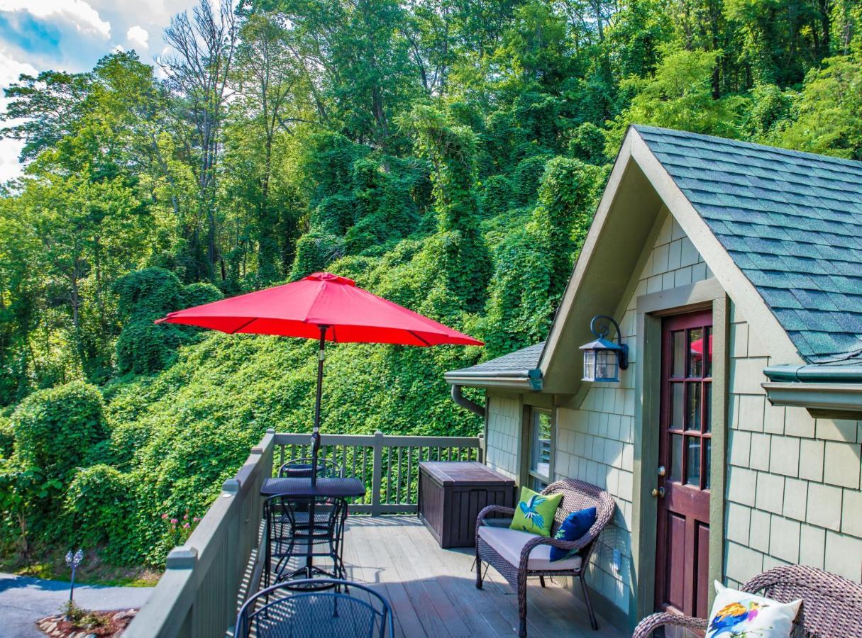Отель Chimney Rock Manor Экстерьер фото