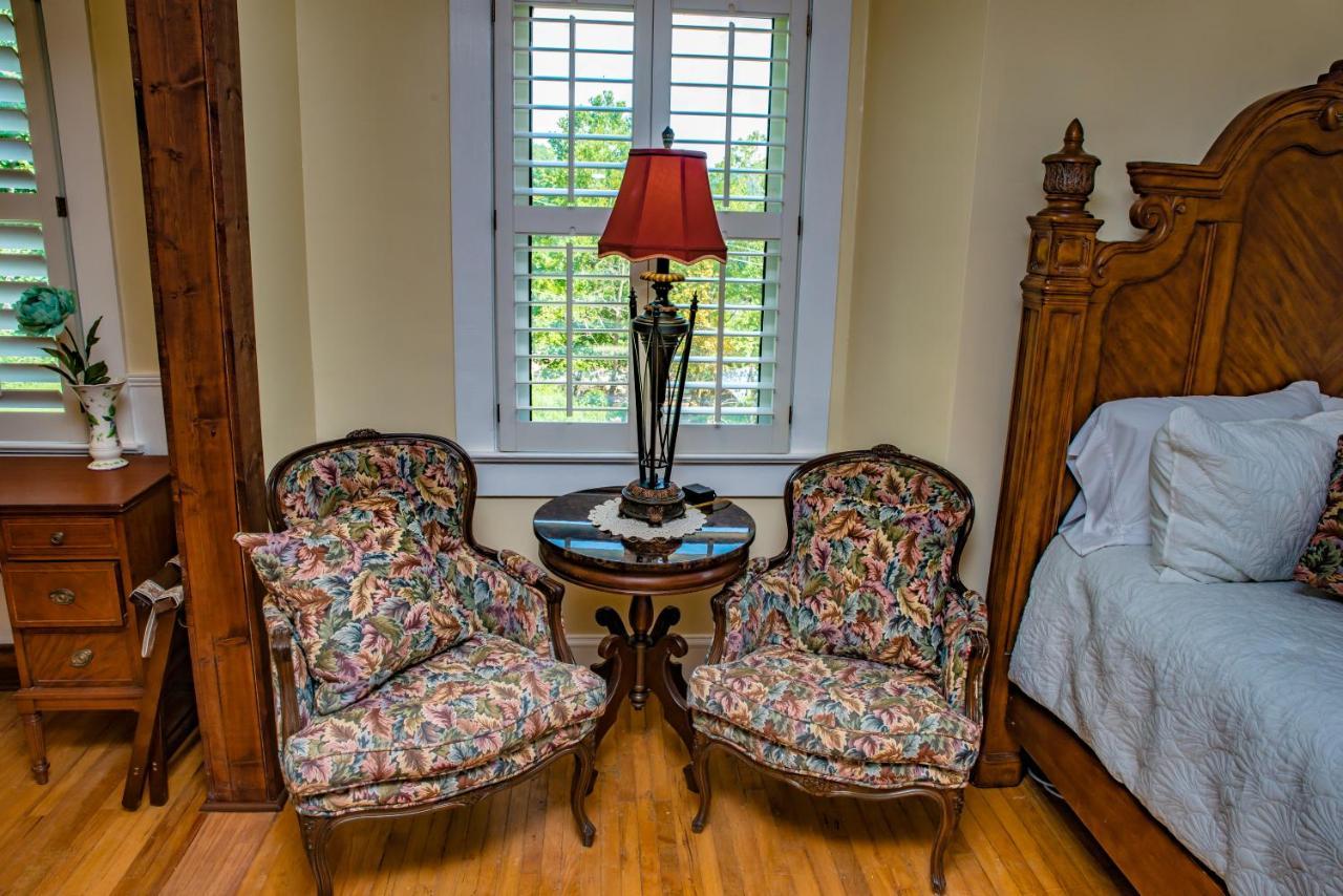 Отель Chimney Rock Manor Экстерьер фото