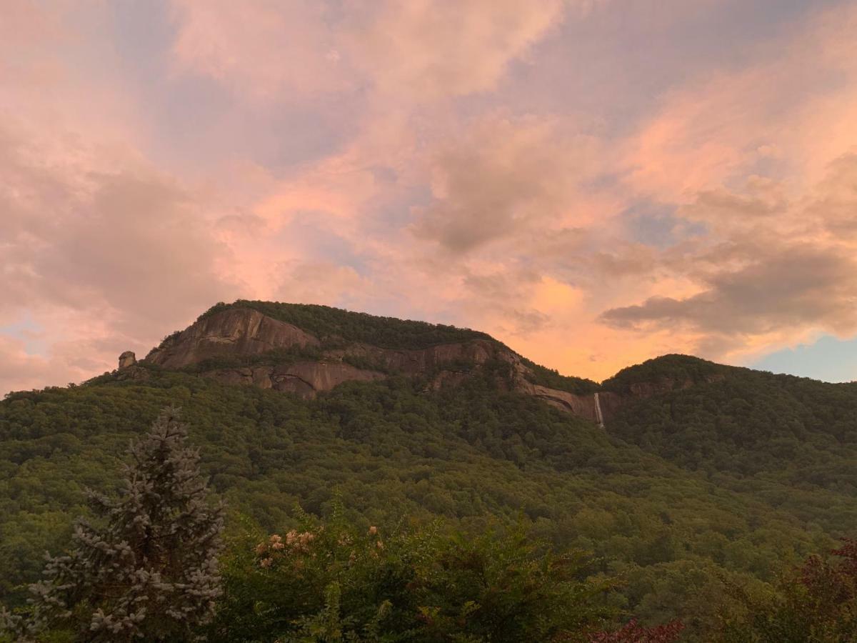 Отель Chimney Rock Manor Экстерьер фото