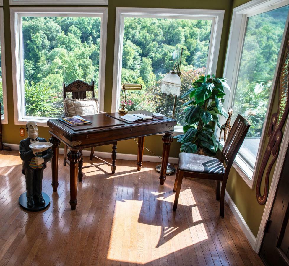Отель Chimney Rock Manor Экстерьер фото