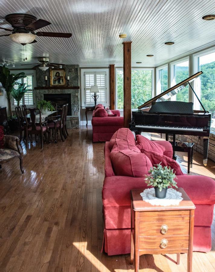 Отель Chimney Rock Manor Экстерьер фото