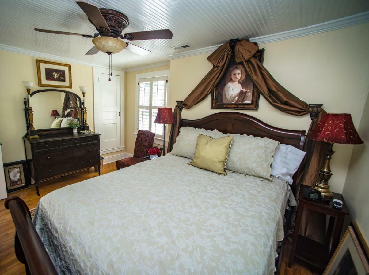 Отель Chimney Rock Manor Экстерьер фото