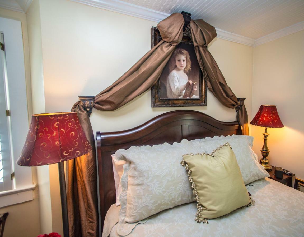 Отель Chimney Rock Manor Экстерьер фото